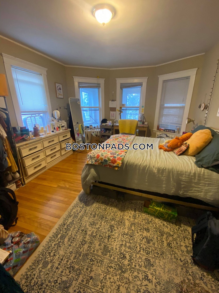 SOMERVILLE - TUFTS - 5 Beds, 2 Baths - Image 10