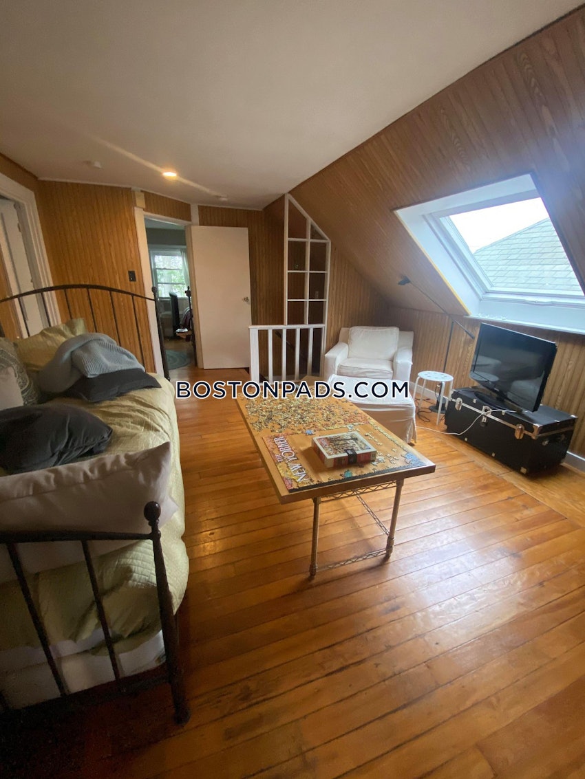 SOMERVILLE - TUFTS - 5 Beds, 2 Baths - Image 13