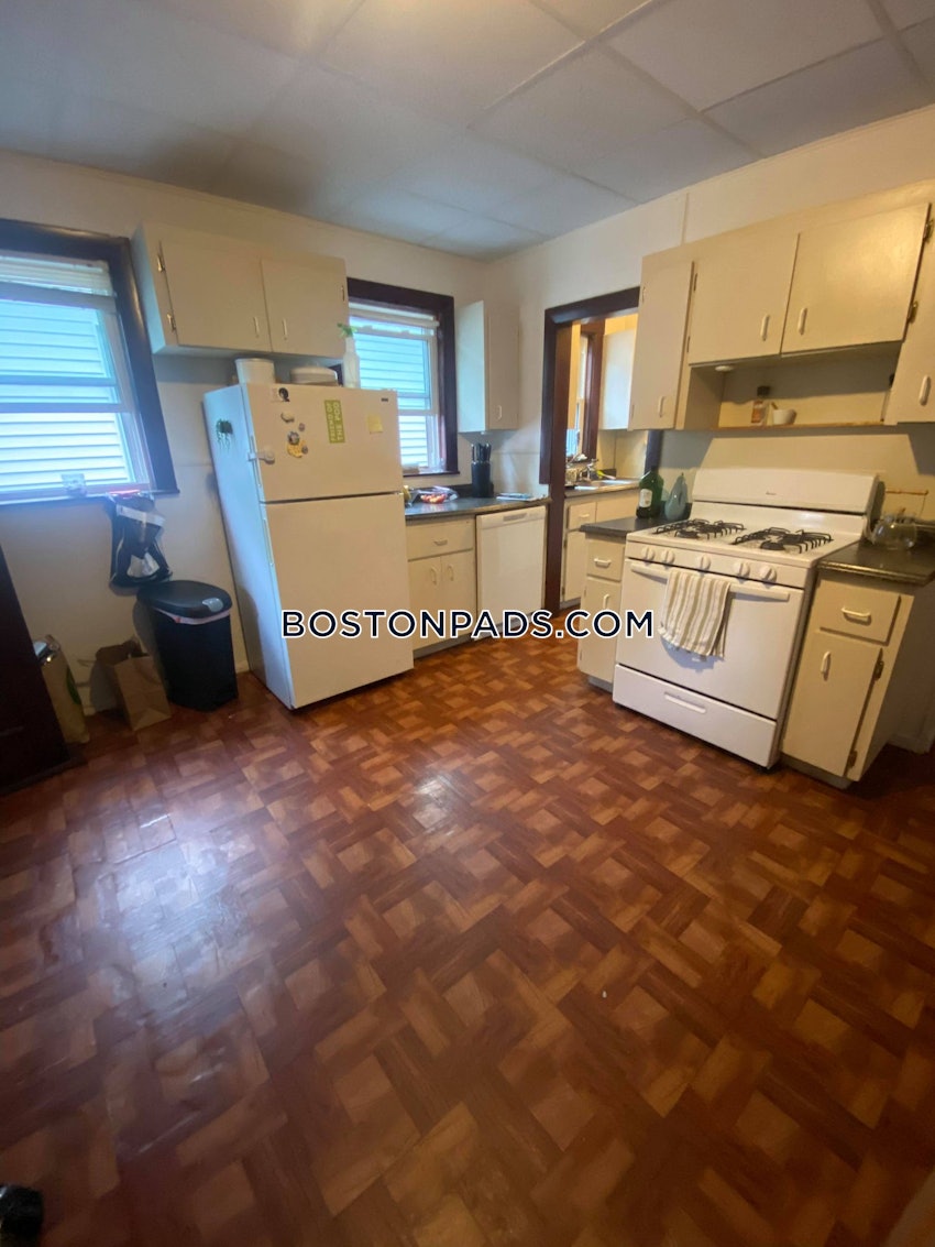 SOMERVILLE - TUFTS - 5 Beds, 2 Baths - Image 8