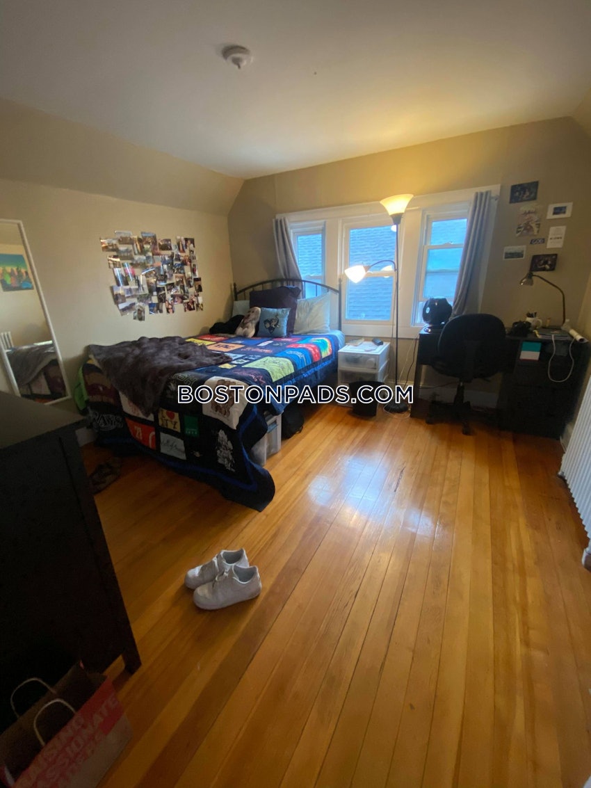 SOMERVILLE - TUFTS - 5 Beds, 2 Baths - Image 3