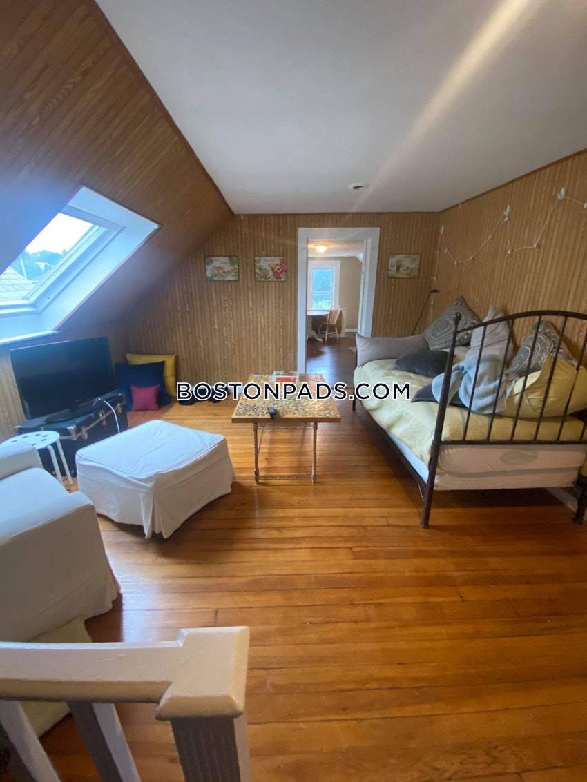 SOMERVILLE - TUFTS - 5 Beds, 2 Baths - Image 2