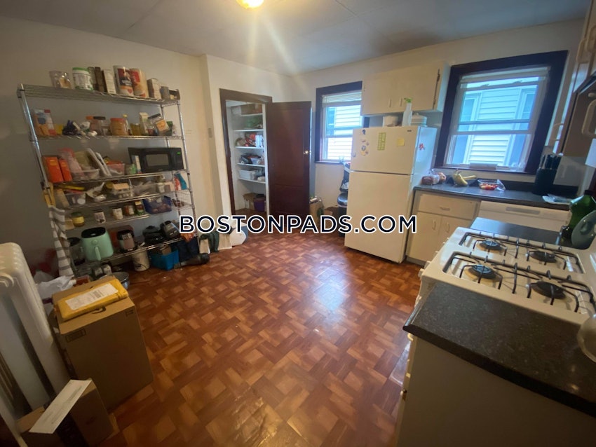 SOMERVILLE - TUFTS - 5 Beds, 2 Baths - Image 5