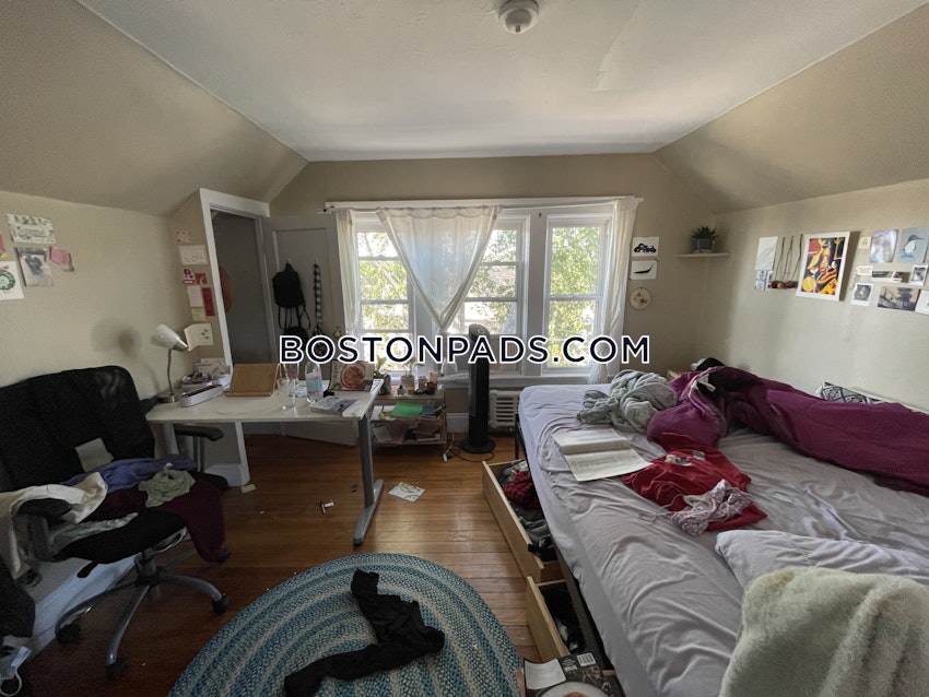 SOMERVILLE - TUFTS - 5 Beds, 2 Baths - Image 29