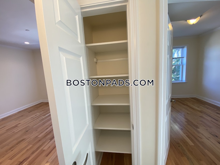 CAMBRIDGE - HARVARD SQUARE - 2 Beds, 1 Bath - Image 3