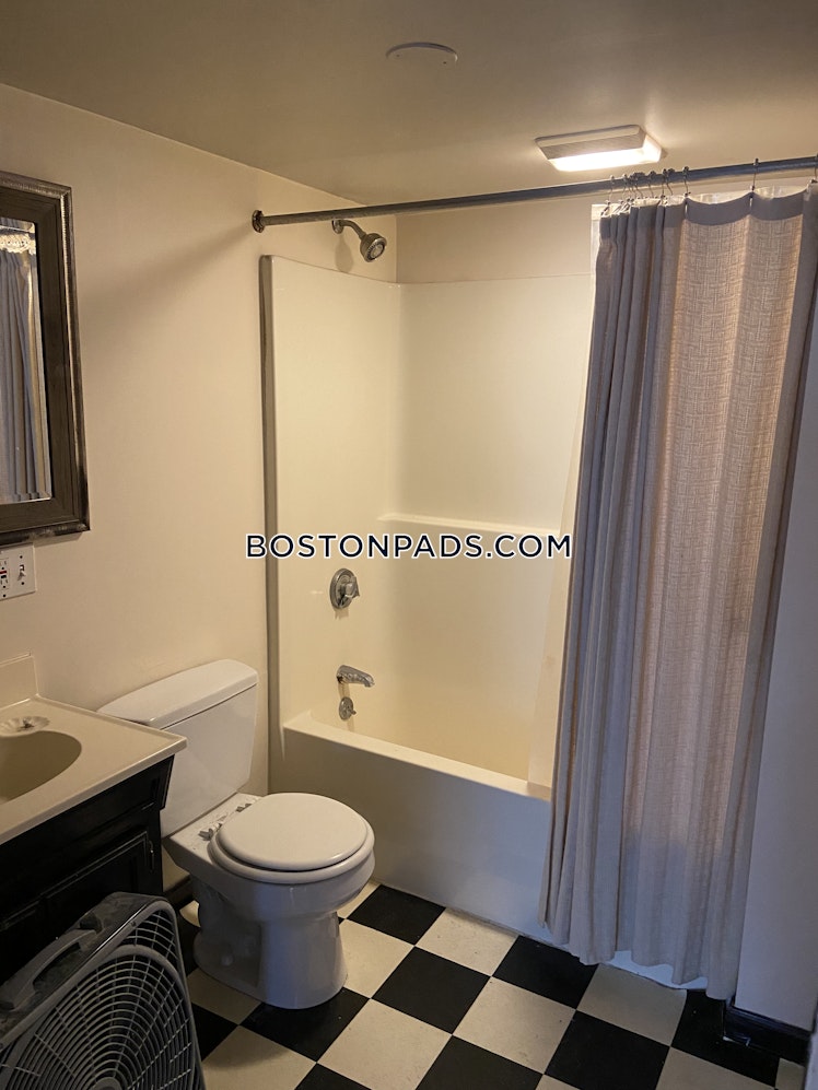 Mount Auburn St., Cambridge