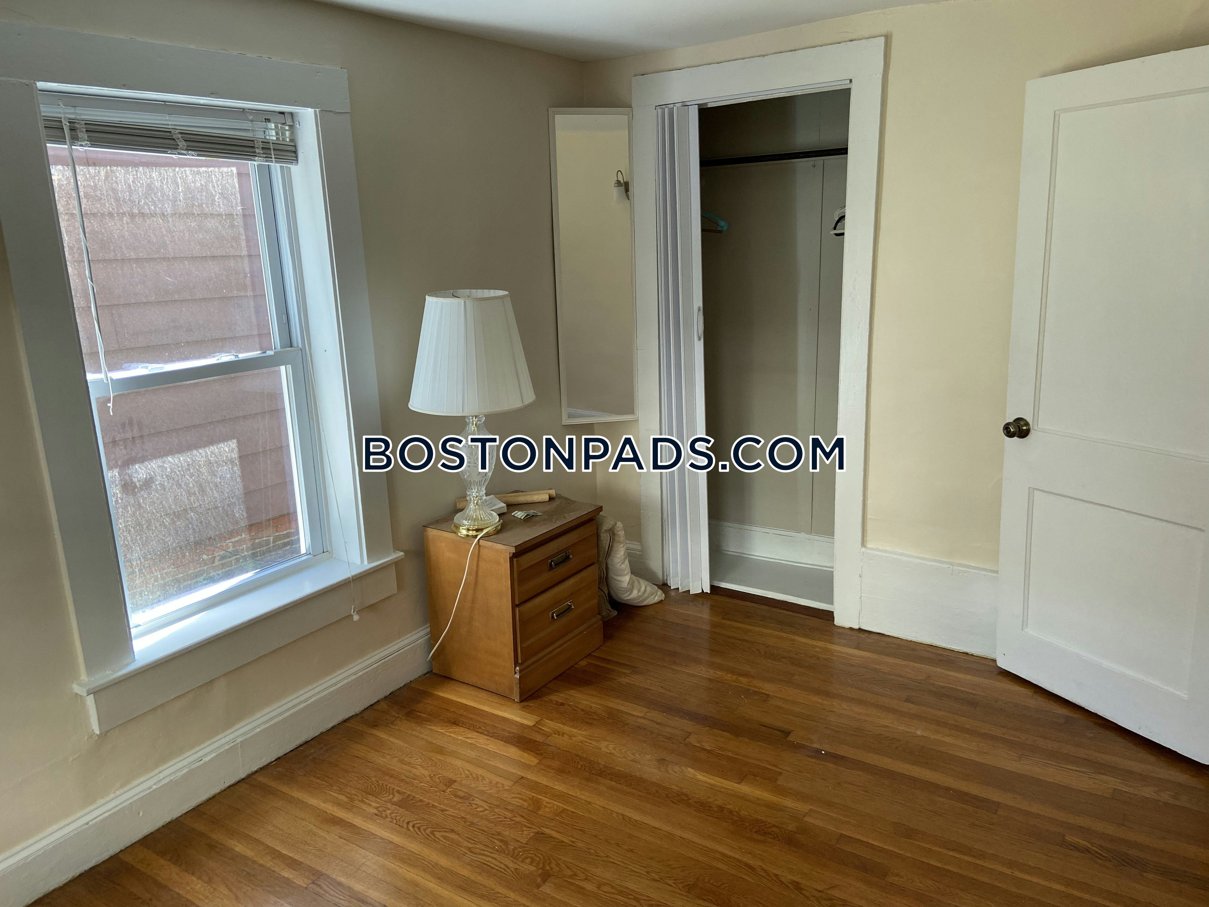 Harvard Square, Cambridge, MA - 2 Beds, 1 Bath - $2,400 - ID#8012403