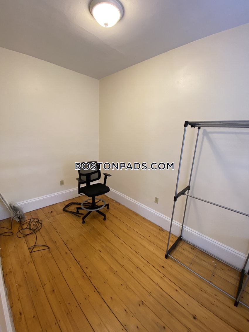 SOMERVILLE - EAST SOMERVILLE - 3 Beds, 1 Bath - Image 4