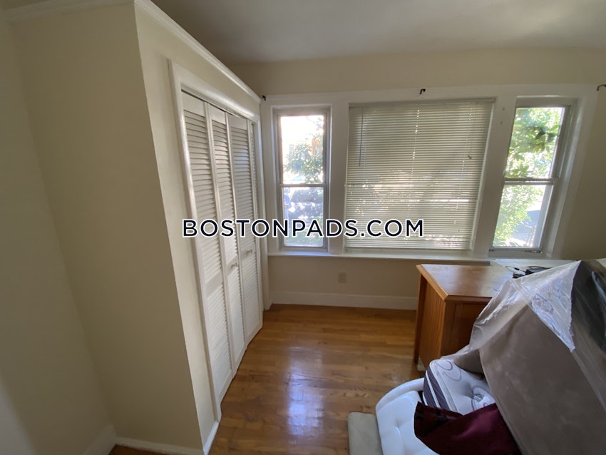 MEDFORD - TUFTS - 4 Beds, 1 Bath - Image 18