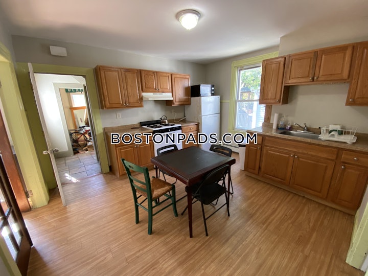 medford-apartment-for-rent-4-bedrooms-1-bath-tufts-3000-8014381 