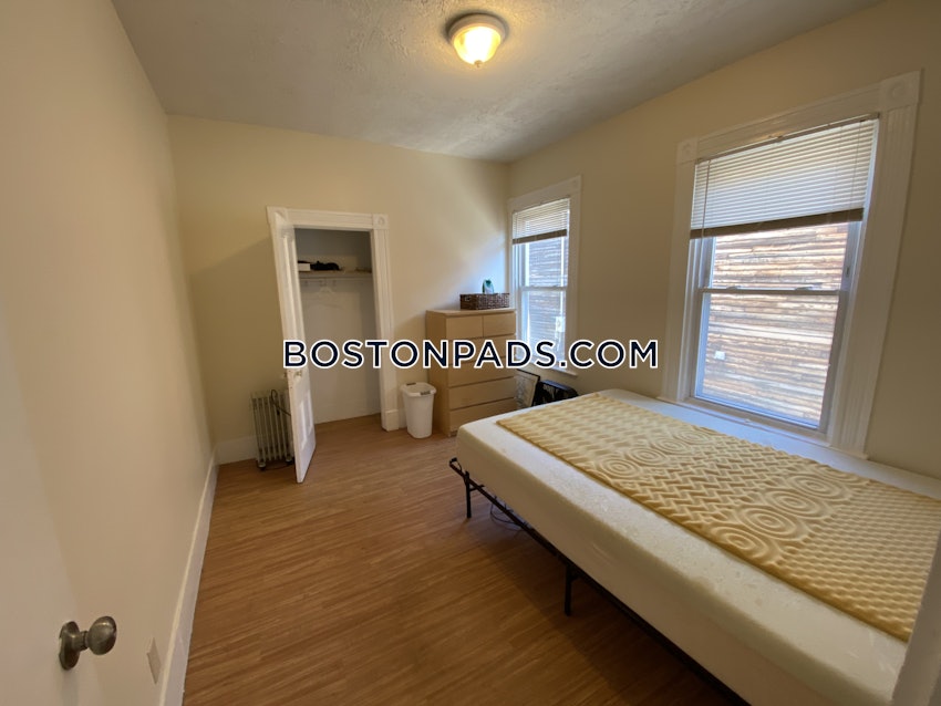 MEDFORD - TUFTS - 4 Beds, 1 Bath - Image 14