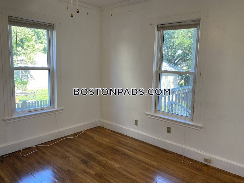 MEDFORD - TUFTS - 3 Beds, 1 Bath - Image 43