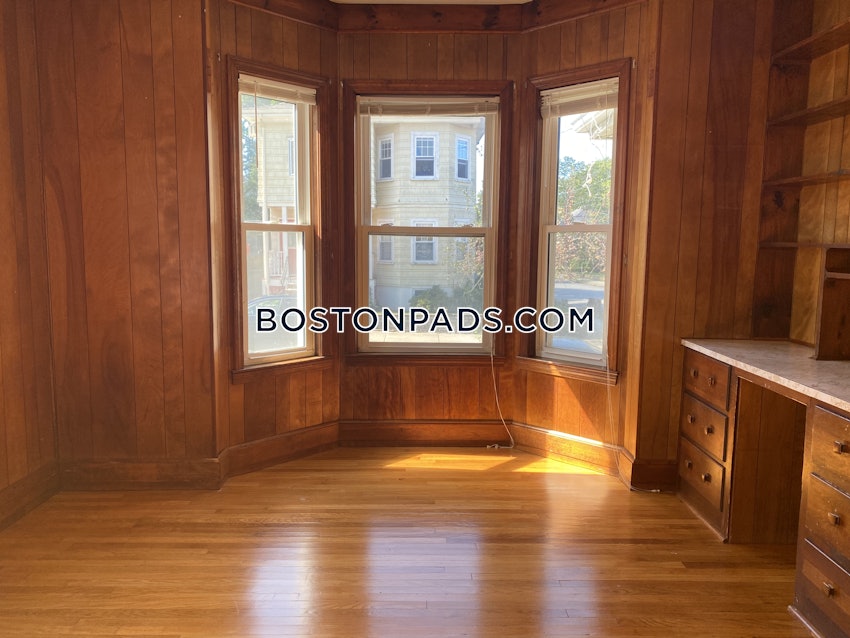 MEDFORD - TUFTS - 3 Beds, 1 Bath - Image 41