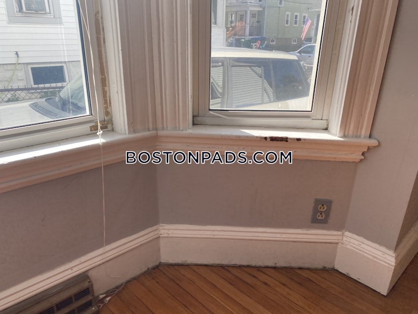 MEDFORD - TUFTS - 3 Beds, 1 Bath - Image 37