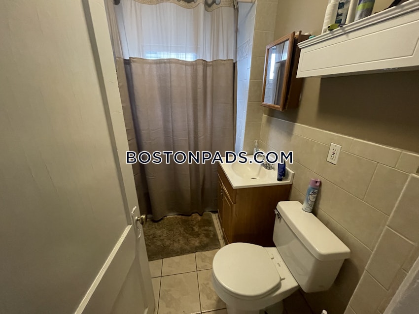 MEDFORD - TUFTS - 3 Beds, 1 Bath - Image 10