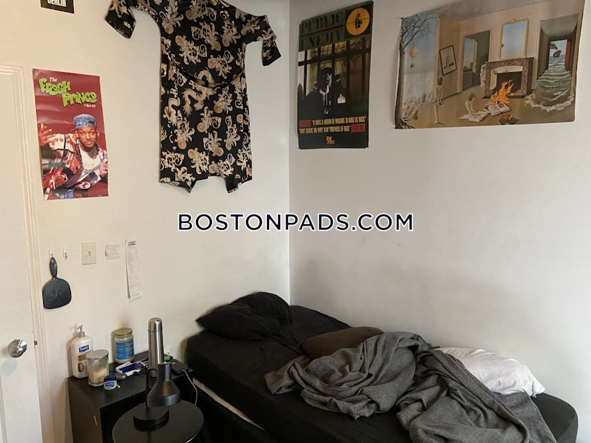BOSTON - BRIGHTON - OAK SQUARE - 4 Beds, 1 Bath - Image 18