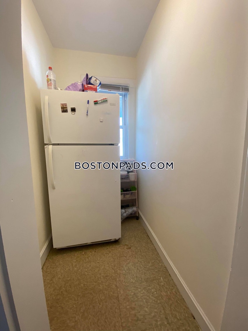 MEDFORD - TUFTS - 3 Beds, 1 Bath - Image 7