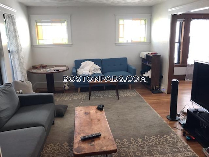 SOMERVILLE - TUFTS - 5 Beds, 1 Bath - Image 3