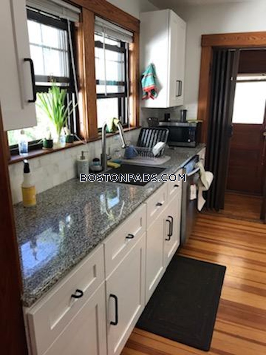 SOMERVILLE - TUFTS - 5 Beds, 1 Bath - Image 9