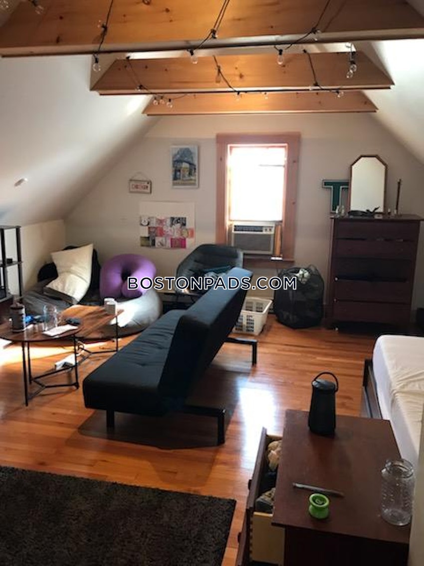 SOMERVILLE - TUFTS - 5 Beds, 1 Bath - Image 42