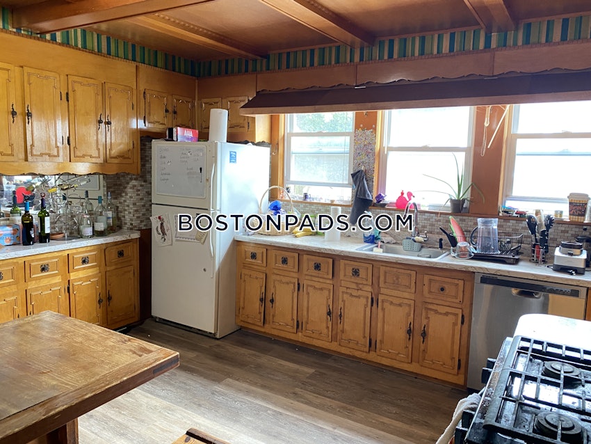 SOMERVILLE - TUFTS - 4 Beds, 2 Baths - Image 9