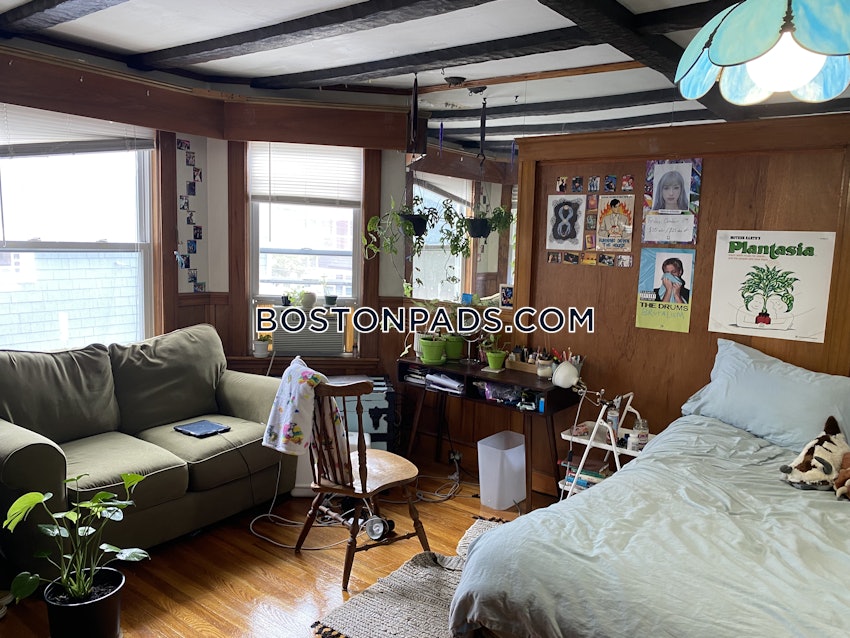 SOMERVILLE - TUFTS - 4 Beds, 2 Baths - Image 6