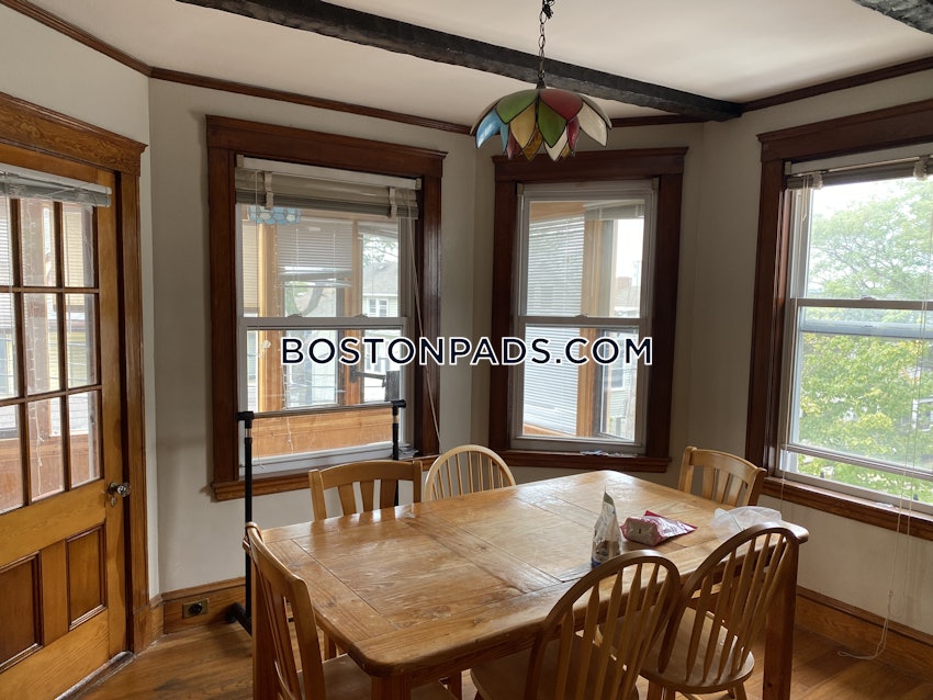 SOMERVILLE - TUFTS - 4 Beds, 2 Baths - Image 3