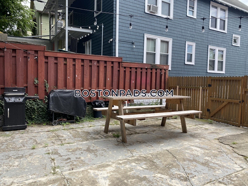 SOMERVILLE - TUFTS - 4 Beds, 2 Baths - Image 2