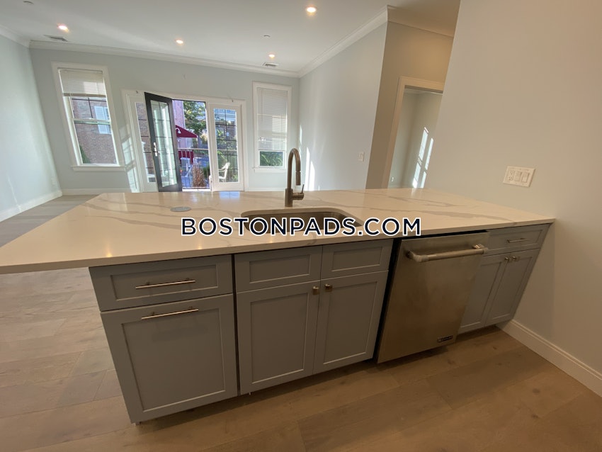 BOSTON - ROSLINDALE - 2 Beds, 2 Baths - Image 32