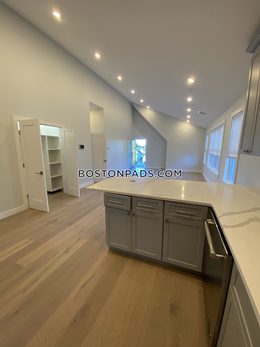 BOSTON - ROSLINDALE - 2 Beds, 2 Baths - Image 25