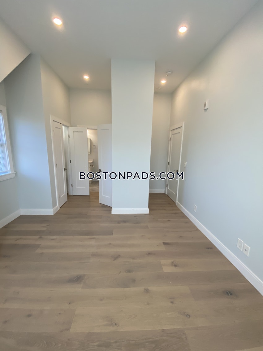 BOSTON - ROSLINDALE - 2 Beds, 2 Baths - Image 9