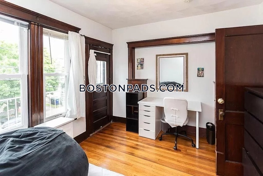 SOMERVILLE - TUFTS - 4 Beds, 1 Bath - Image 13