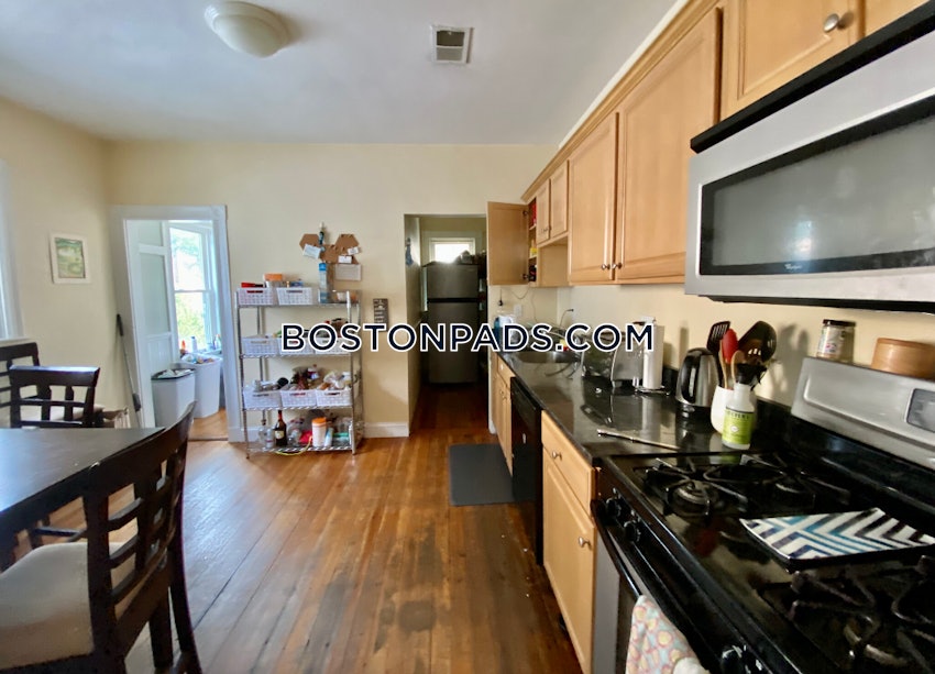 SOMERVILLE - TUFTS - 4 Beds, 1 Bath - Image 2