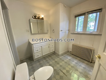 Boston - 5 Beds, 2.5 Baths