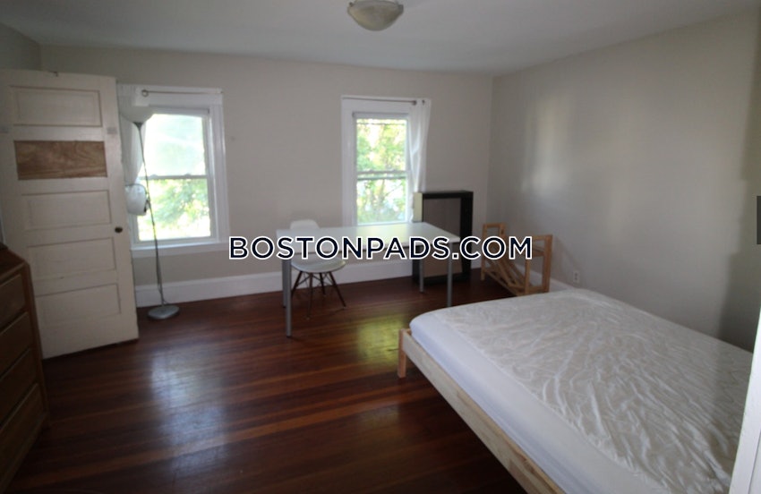 SOMERVILLE - TUFTS - 5 Beds, 1 Bath - Image 10