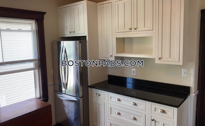 MEDFORD - TUFTS - 5 Beds, 2 Baths - Image 9