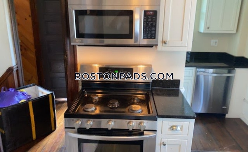 MEDFORD - TUFTS - 5 Beds, 2 Baths - Image 3