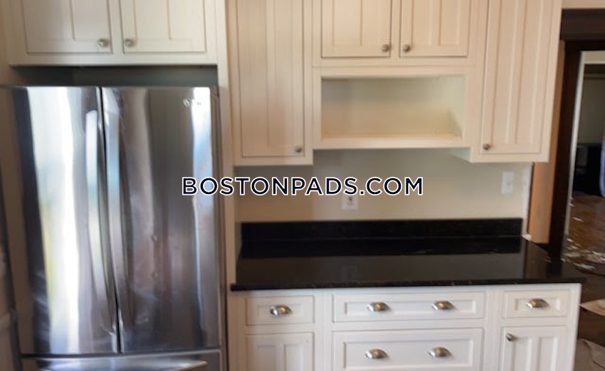 MEDFORD - TUFTS - 5 Beds, 2 Baths - Image 7