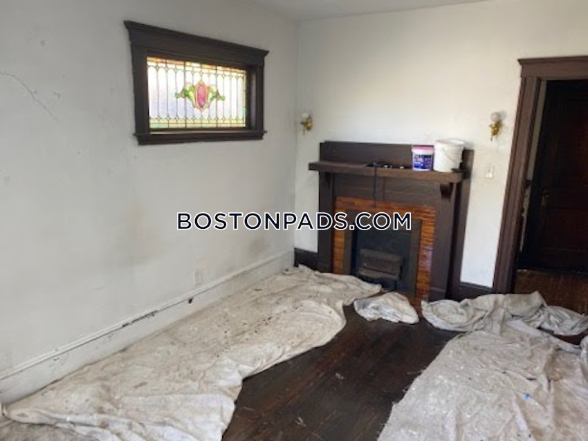 MEDFORD - TUFTS - 5 Beds, 2 Baths - Image 10