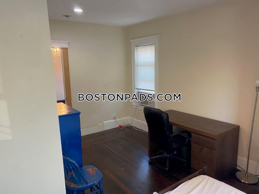 MEDFORD - TUFTS - 5 Beds, 2 Baths - Image 6