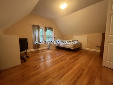 Boston - 4 Beds, 2.5 Baths