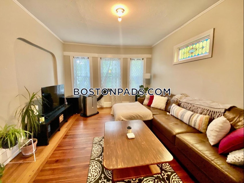 SOMERVILLE - TUFTS - 5 Beds, 1 Bath - Image 2