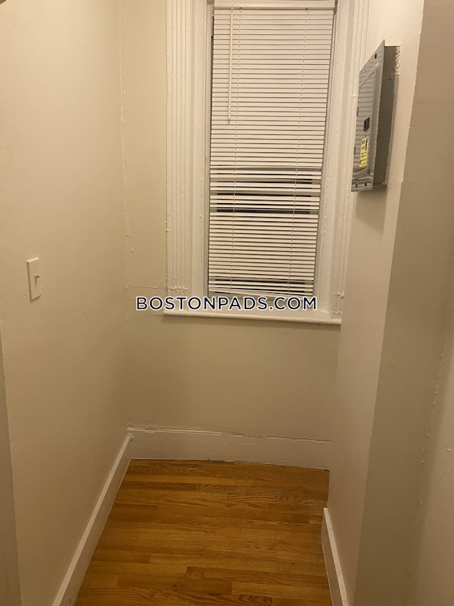 Boston - $4,700+ /mo