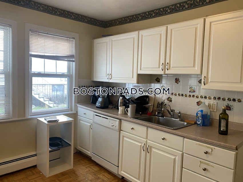 SOMERVILLE - TUFTS - 3 Beds, 1 Bath - Image 1