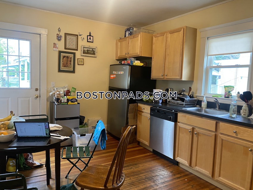 SOMERVILLE - TUFTS - 6 Beds, 2 Baths - Image 4