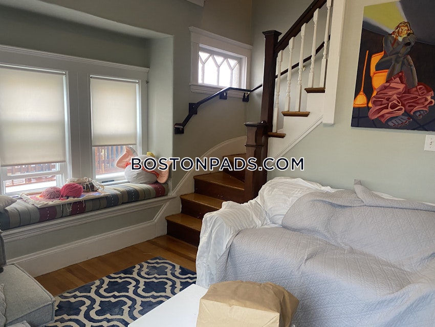 SOMERVILLE - TUFTS - 6 Beds, 2 Baths - Image 2