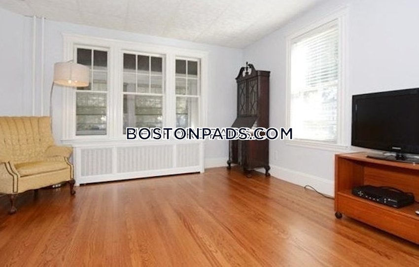 MEDFORD - TUFTS - 5 Beds, 2 Baths - Image 29