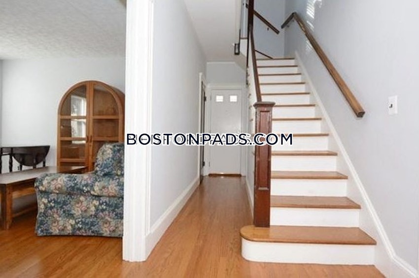 MEDFORD - TUFTS - 5 Beds, 2 Baths - Image 27