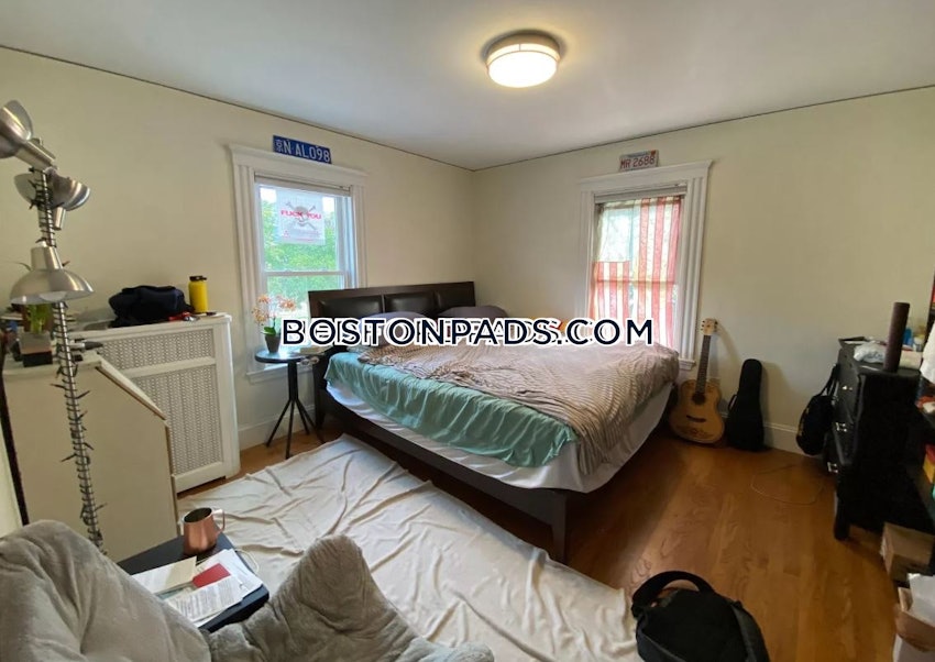 MEDFORD - TUFTS - 5 Beds, 2 Baths - Image 22