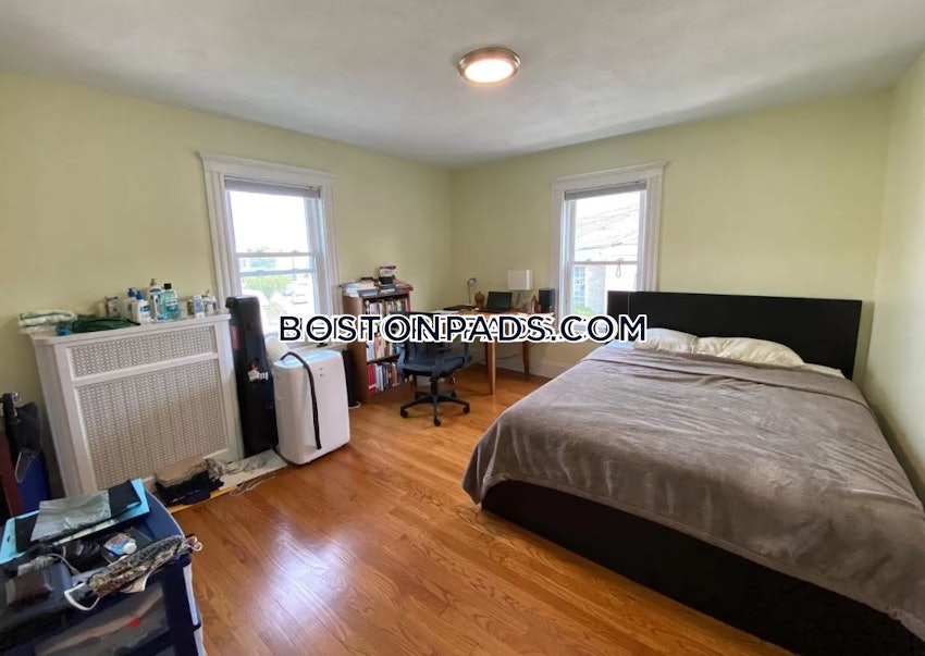 MEDFORD - TUFTS - 5 Beds, 2 Baths - Image 19