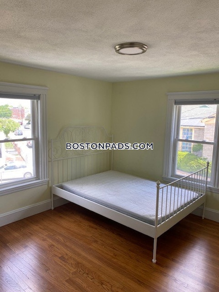 MEDFORD - TUFTS - 5 Beds, 2 Baths - Image 34